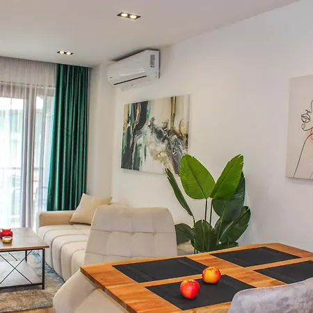 Azure Heights 1108 Apartment *